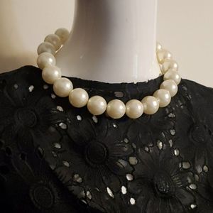 Chunky Faux Pearl necklace/chocker